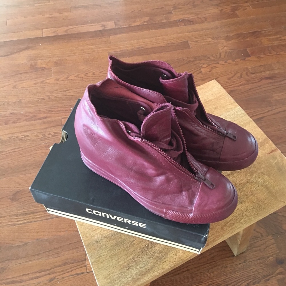Red chuck Taylor all star lux leather shroud